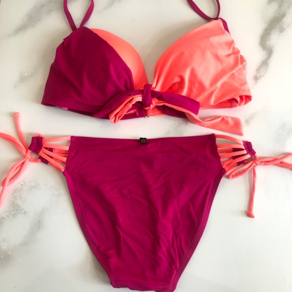 la vie en rose bikini Set EUC Top S Bottom M Stand out Color scheme design - Picture 6 of 16